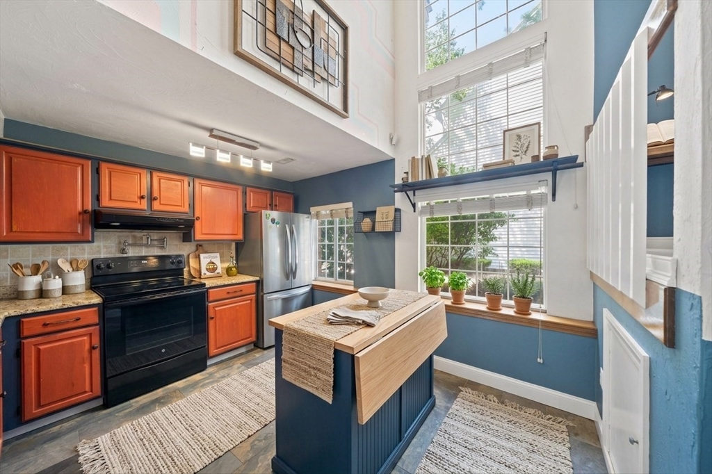 171 Tall Oaks Dr #F in South Weymouth