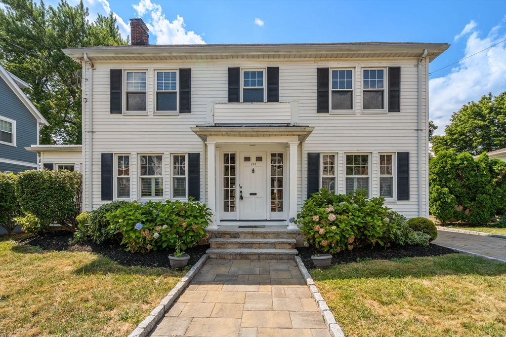 122 Lincoln Rd in Medford