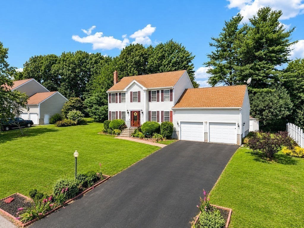 35 Meeshawn Ave in East Taunton