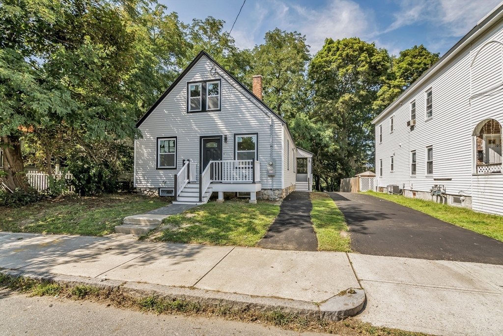 197 Oakland Ave in Methuen