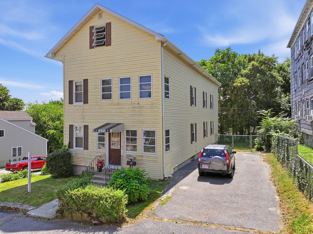 16 Dartmouth St in Worcester