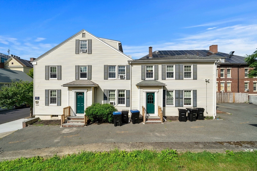 19 Essex St in Beverly