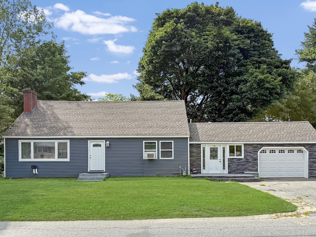 188 Oak St in Methuen