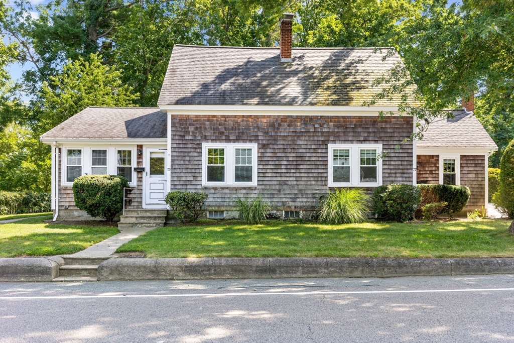 77 Elm Street in North Easton
