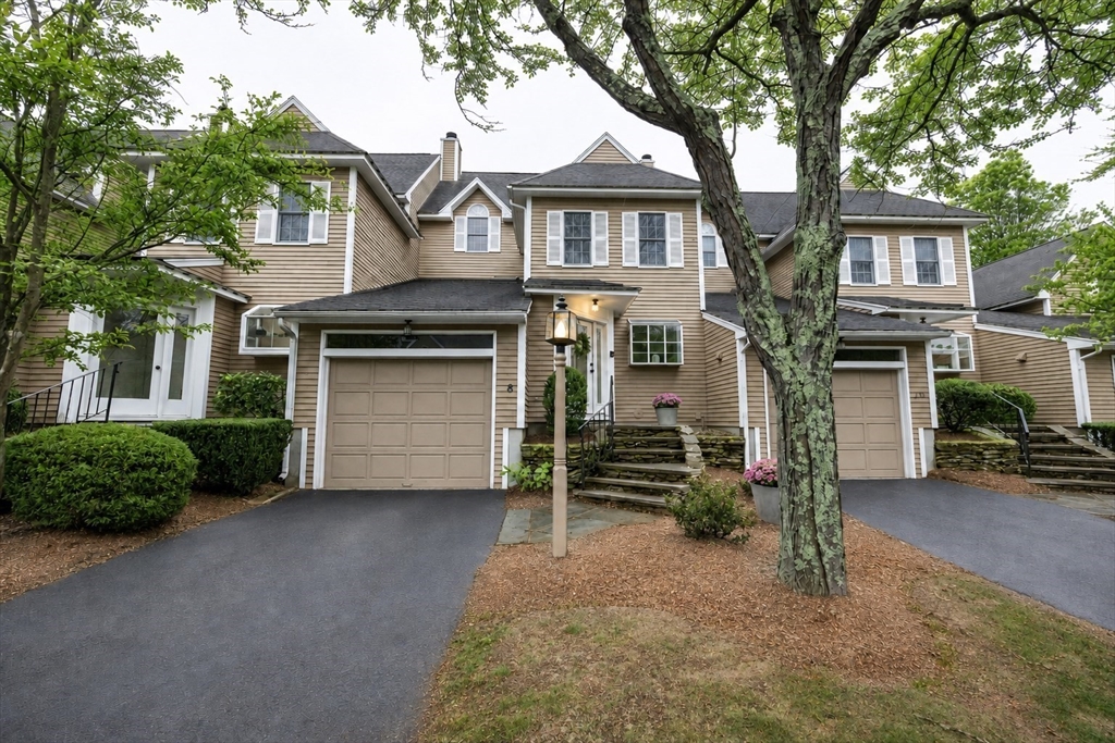8 Fairway View Ln #8 in Norton