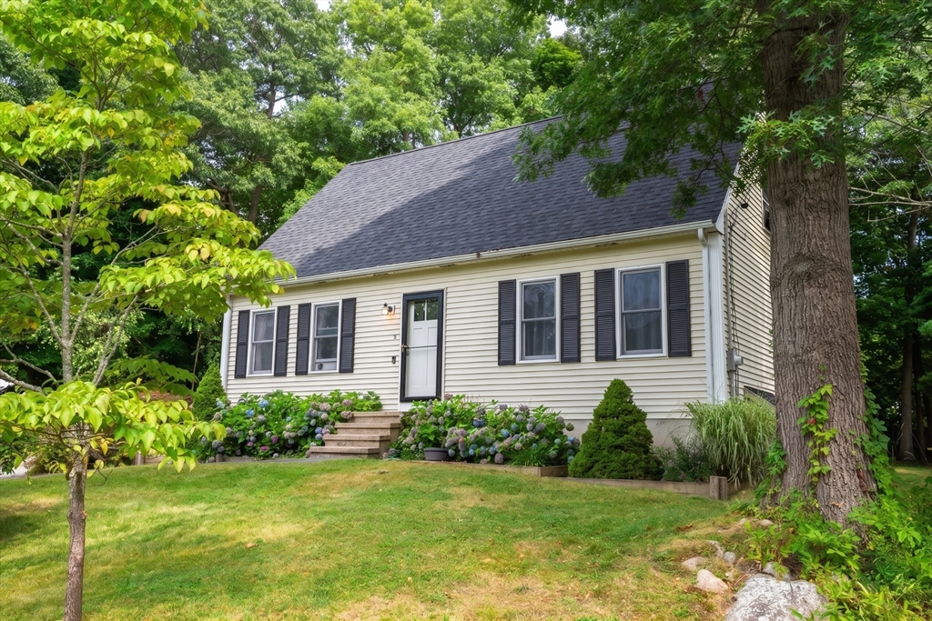 15 Thatcher Sq in Brockton