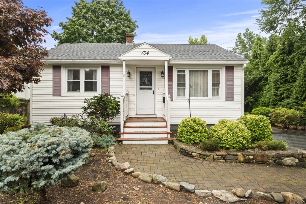 134 Marshall Ave in Lowell