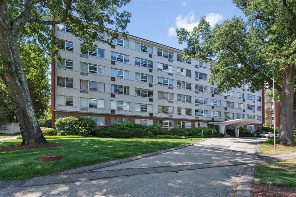 10 Hammond Pond Parkway #607 in Chestnut Hill