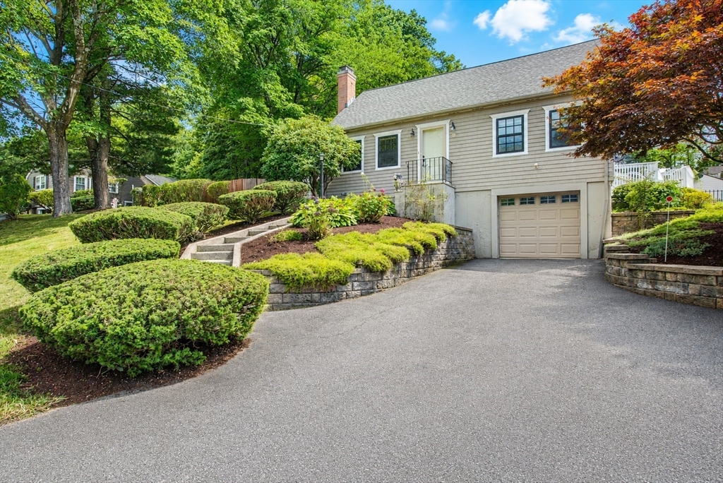 13 Winslow Rd in Sharon