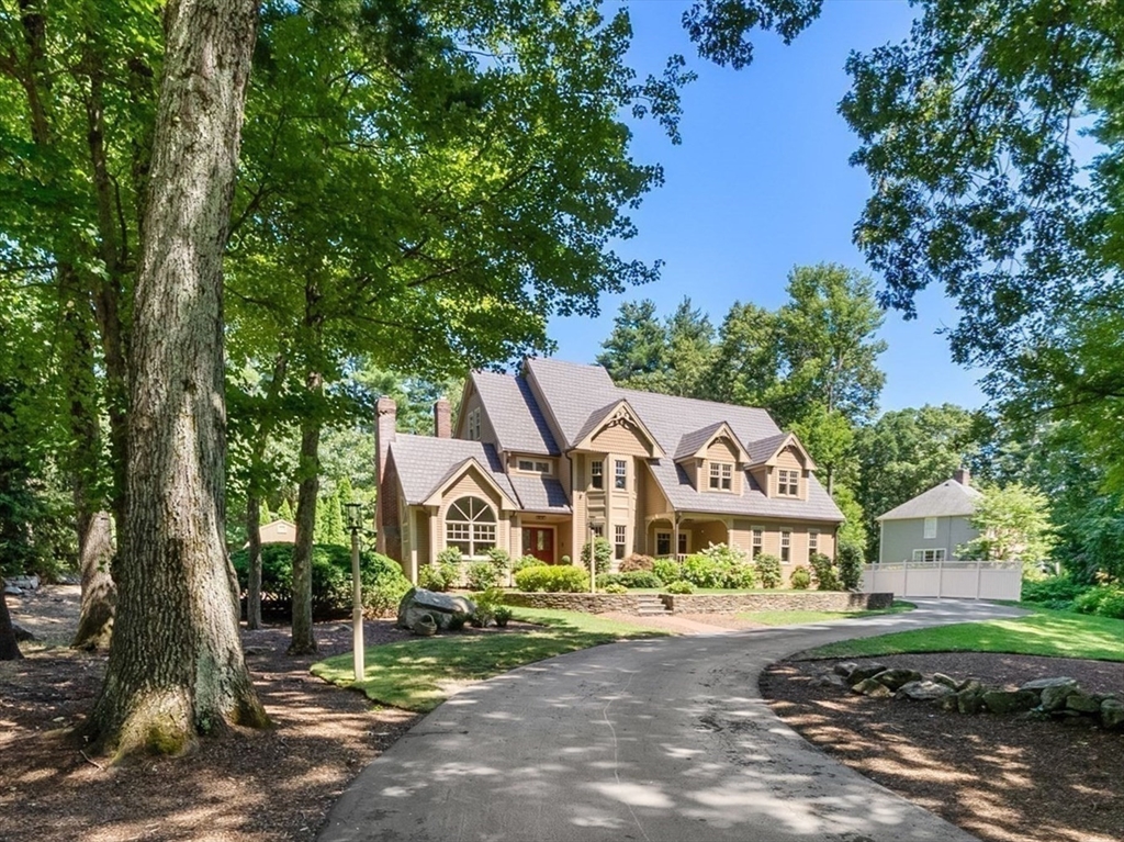 5 Queen Anne Rd in Hopkinton