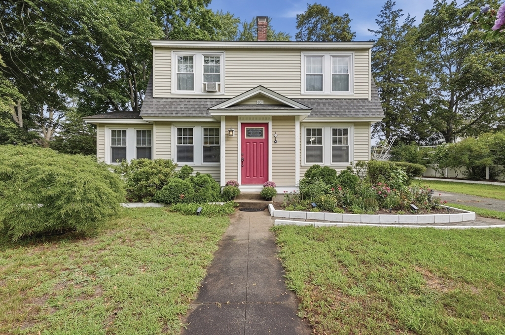 101 Pleasant St in Tewksbury