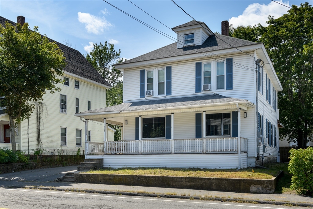 956 Main St in Clinton