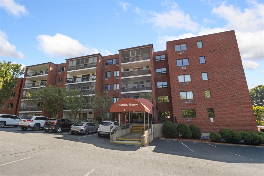 180 Green St #406 in Melrose