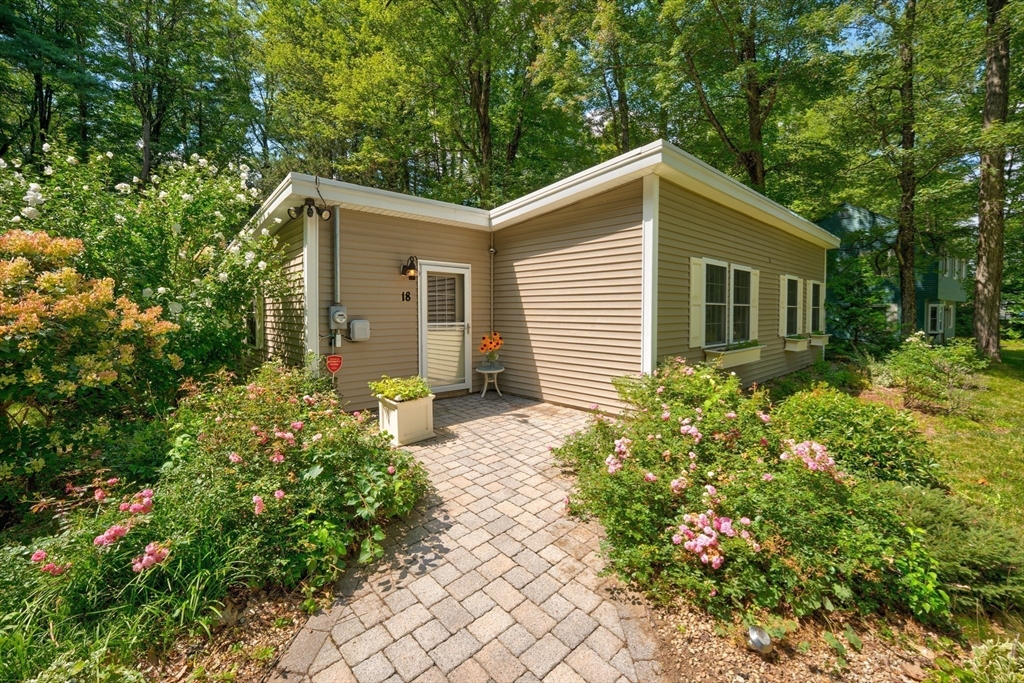 18 Woodland Dr in Lunenburg