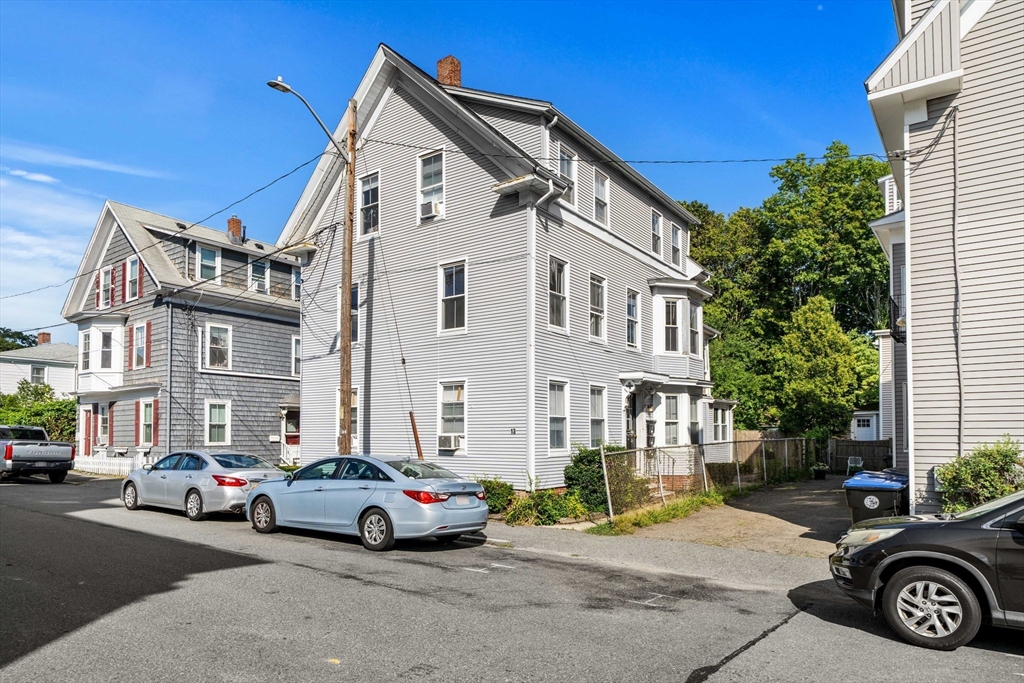 13 Knowlton St in Beverly
