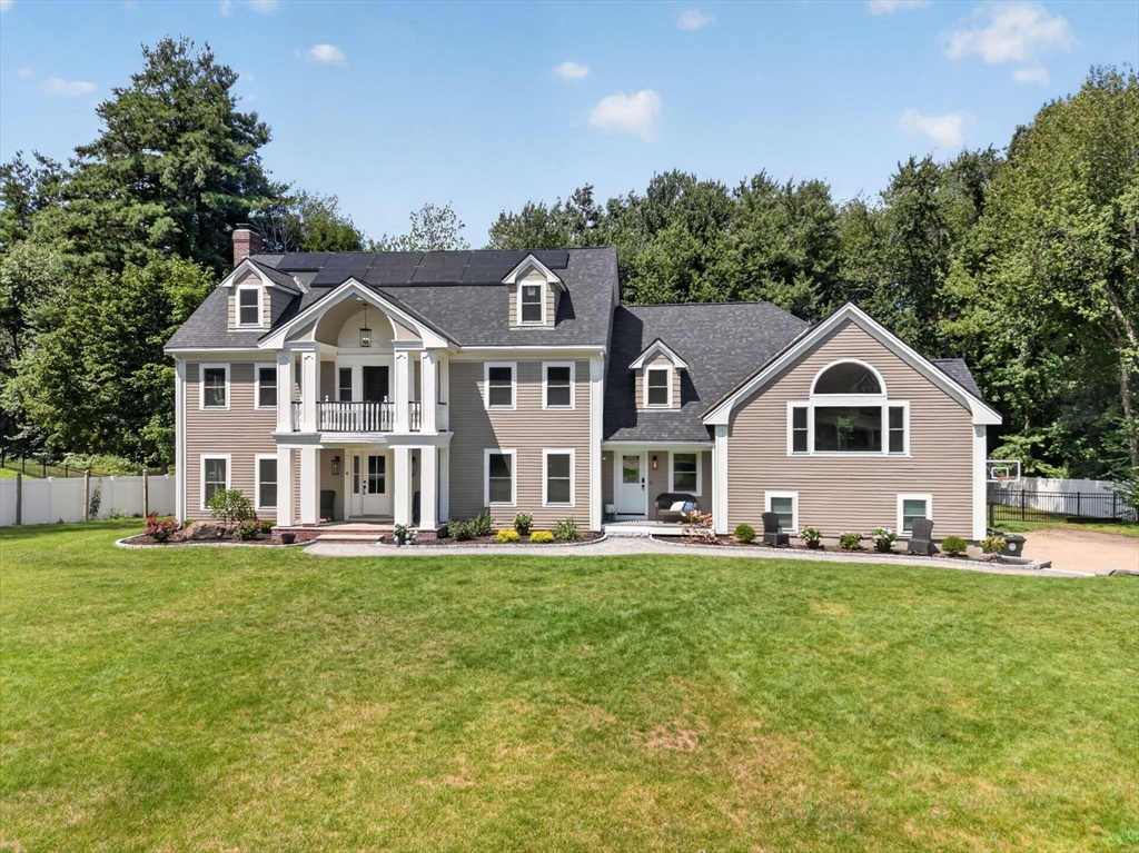 4 Fairway Dr in Andover