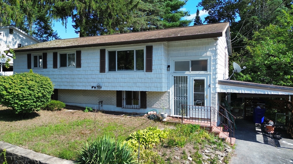 1 Belnap Rd in Hyde Park