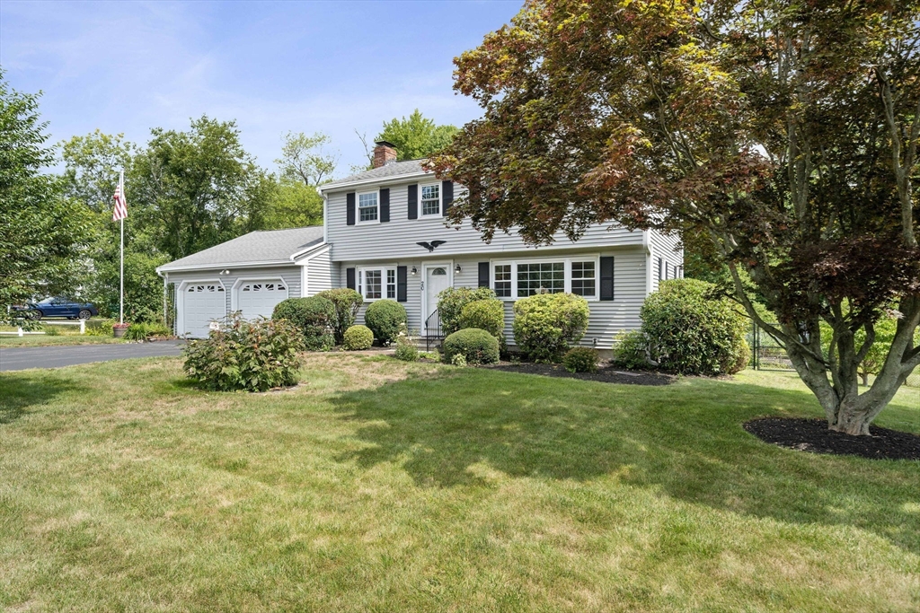 20 Worcester Dr in Norwood