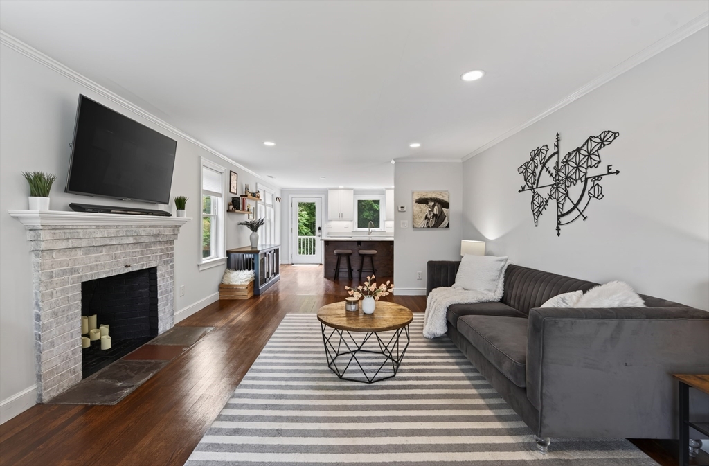 15 Pheasant Ln in Woburn