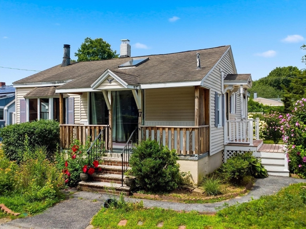 17 Saint James St in Dracut