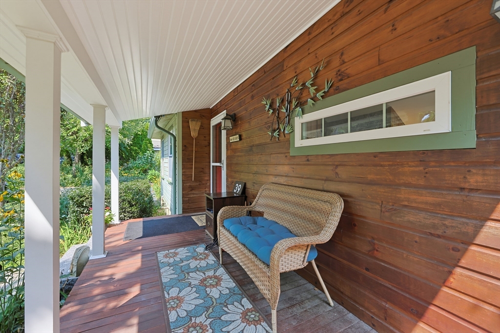 39 Norwood St in Sharon