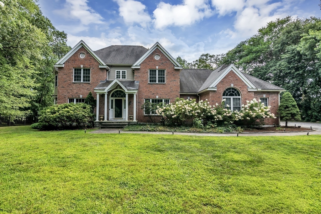 52 Goodnow Ln in Framingham