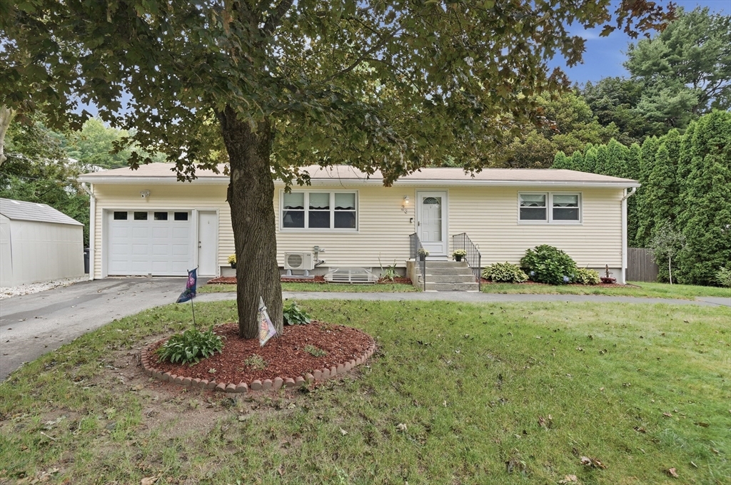 28 Cumberland Drive in West Boylston