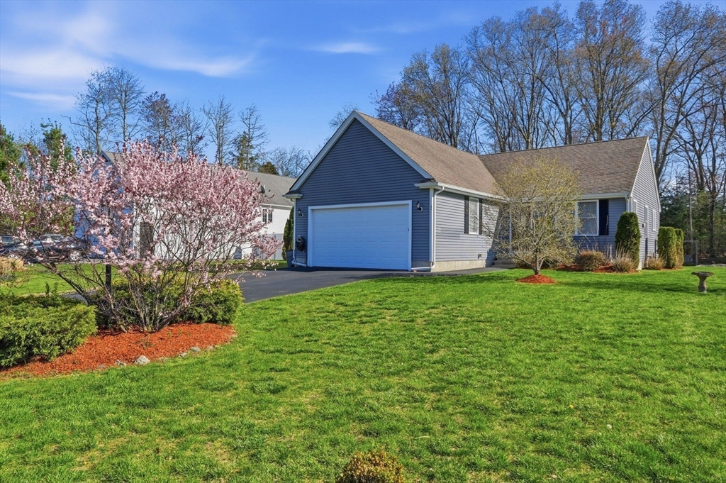 943 Stonegate Lndg in North Dighton