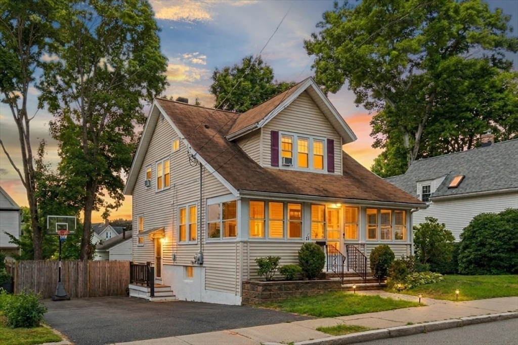 24 Nichols St in Norwood