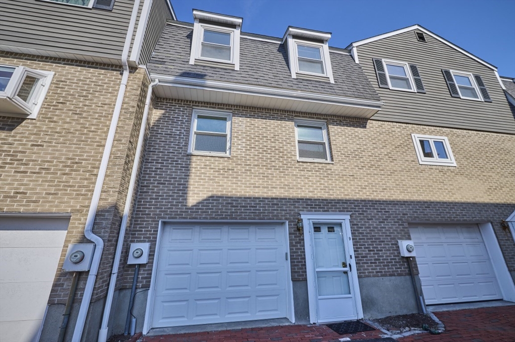 9 Circuit Ln #9 in Watertown