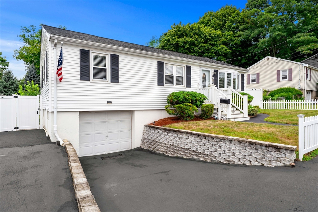 6 Haskell Pl in Peabody