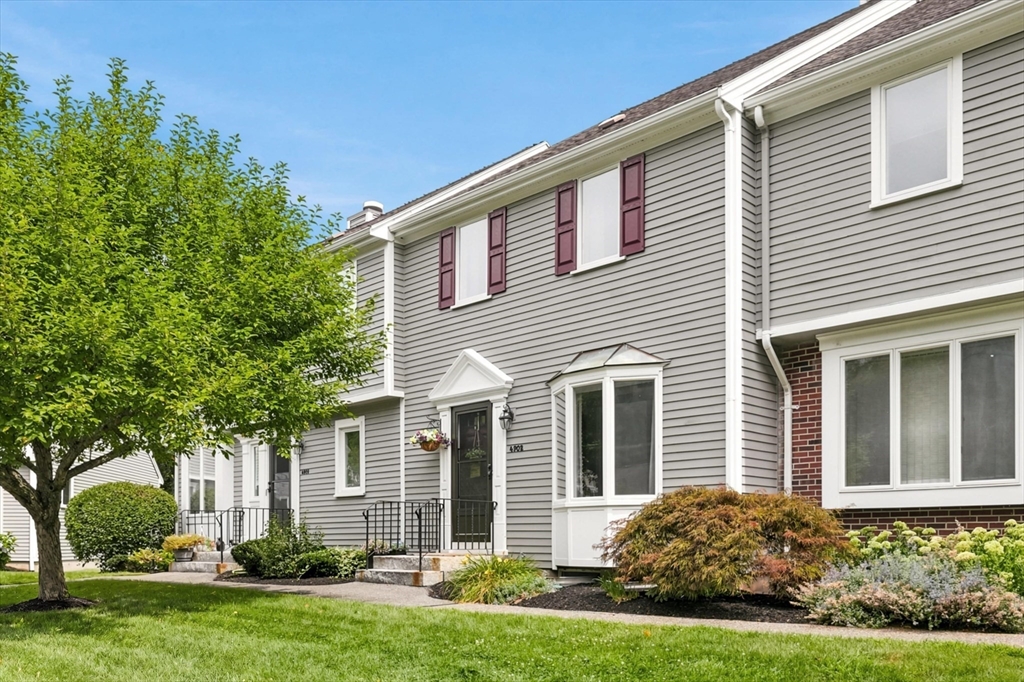 4902 Heatherwood Ln #4902 in Peabody