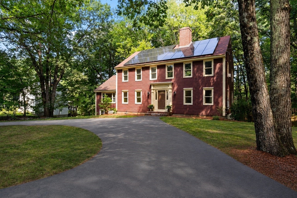 75 Elmwood Rd in Lunenburg