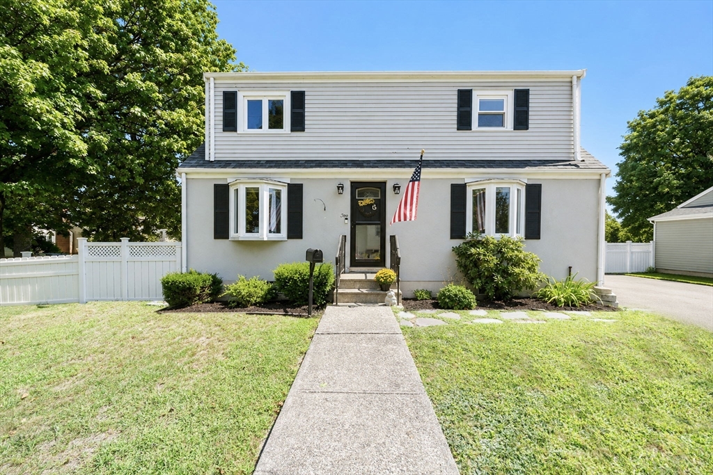 2 Sonrel St in Woburn