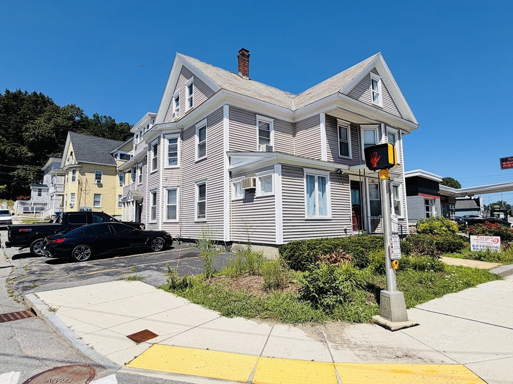 6 N Main St in Leominster