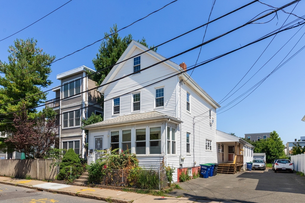 22 Clyde St in Somerville