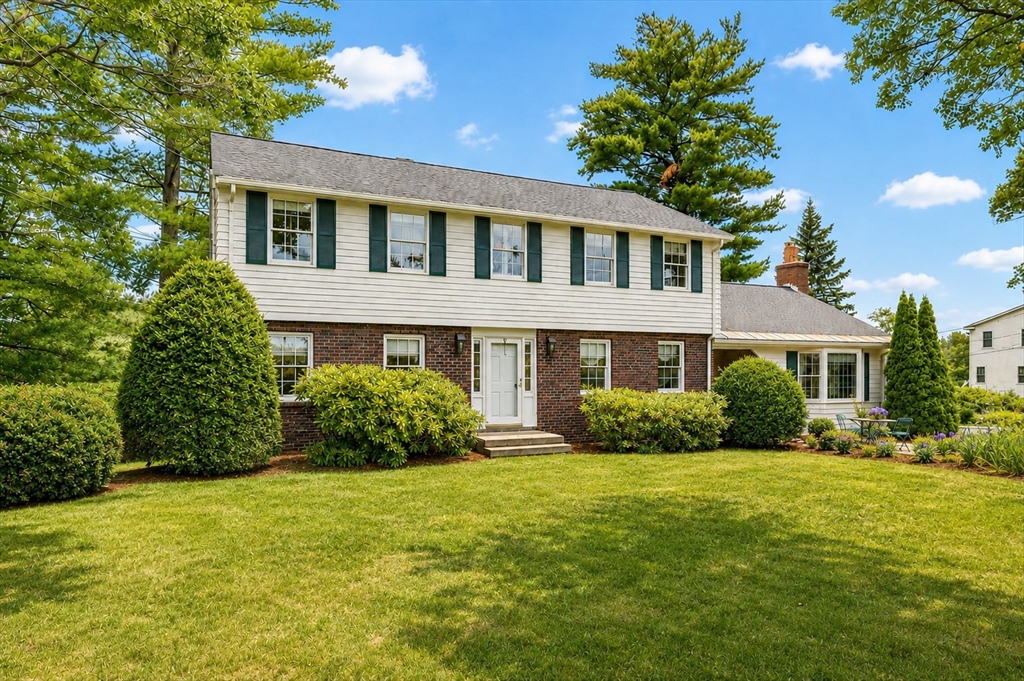 27 Church Ln in Burlington