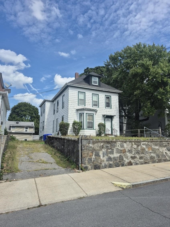 10 Neponset Ave in Hyde Park