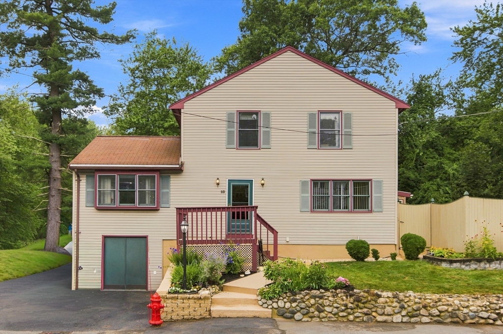 18 Gordon Rd in North Reading