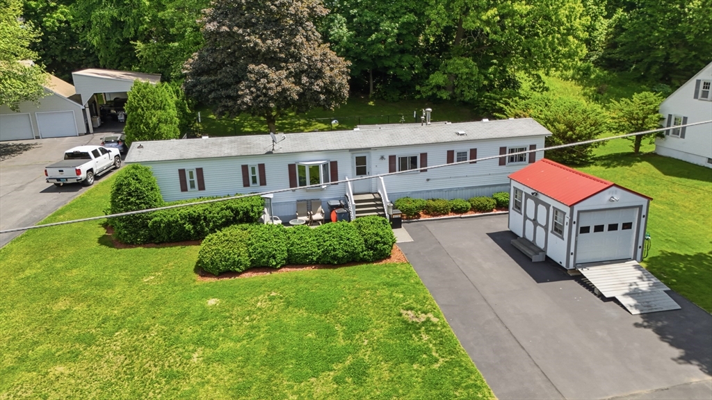8 Donahue Lane in North Grafton