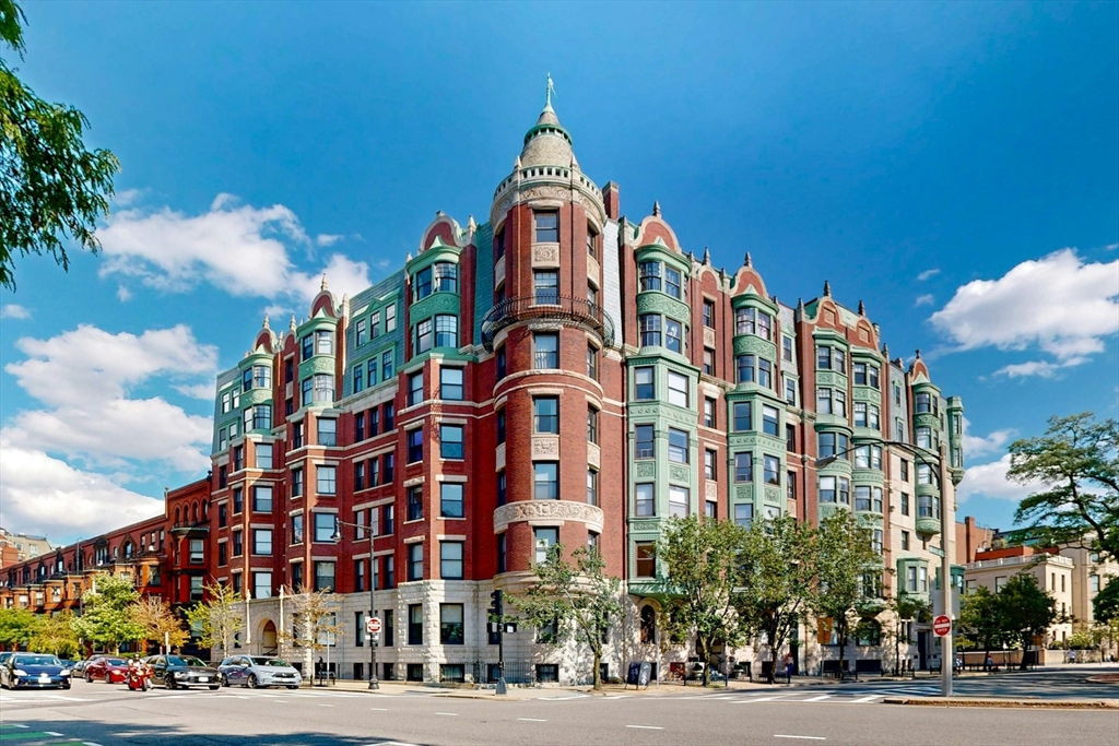 4 Charlesgate  E #406 in Boston