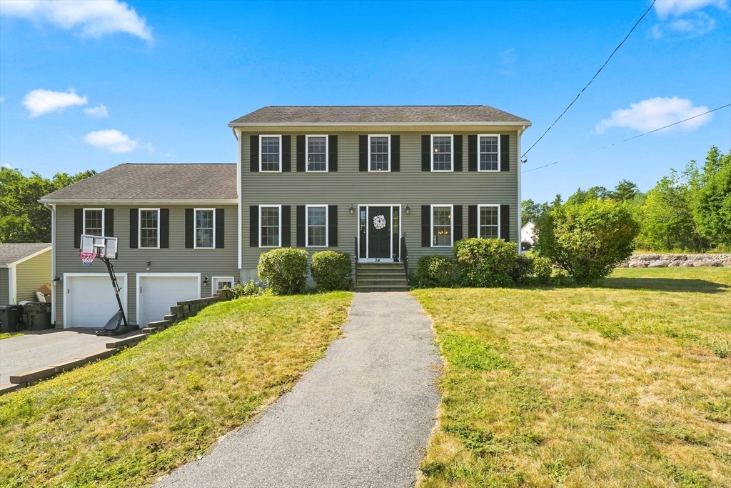 341 Primrose Hill in Dracut