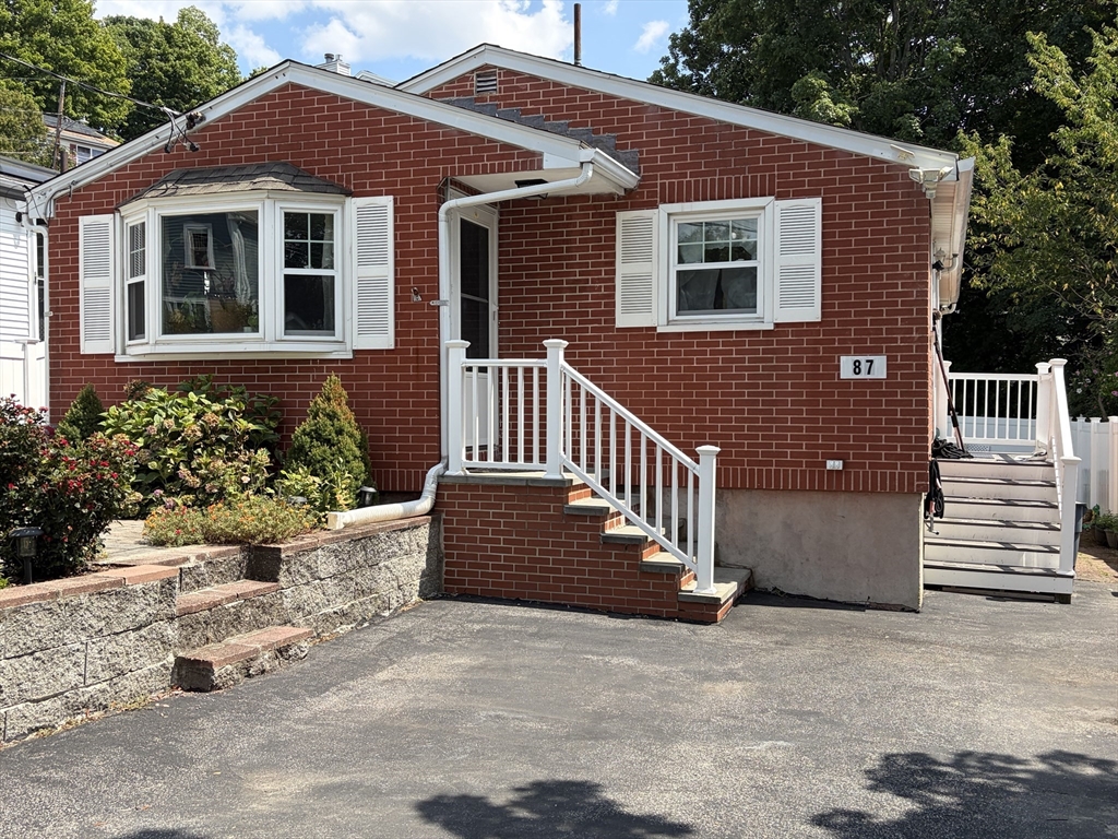 87 Pine Hill Cir in Waltham