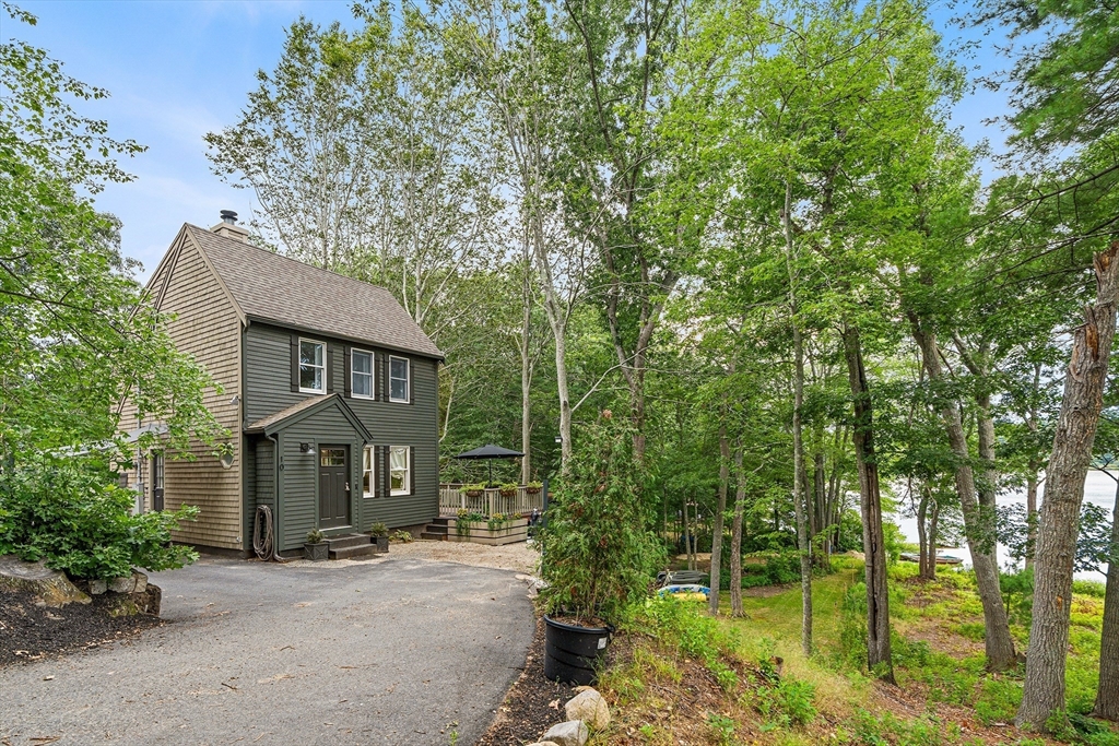 10 Marion Way in Pembroke