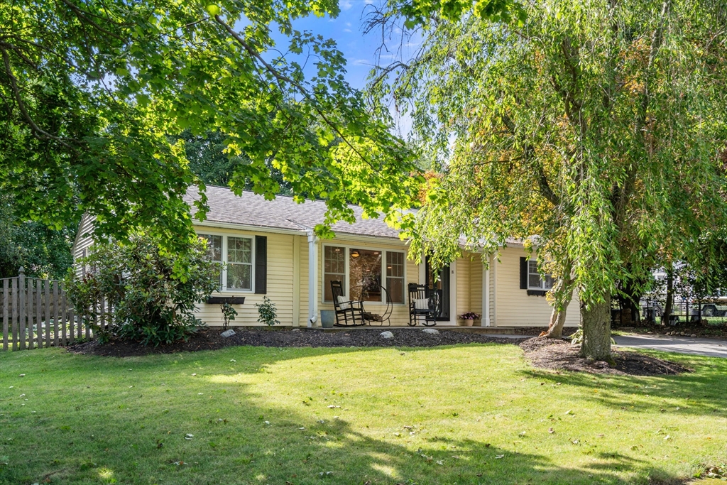8 Vista Dr in Shrewsbury