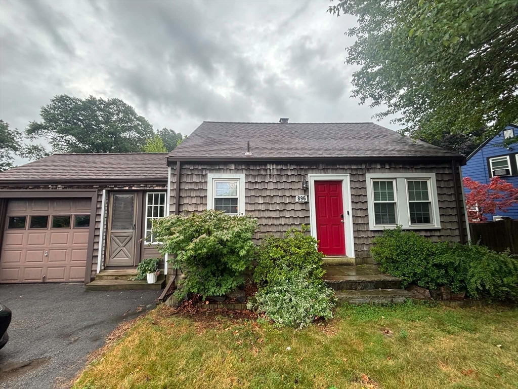 896 East St in Dedham