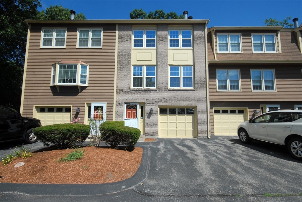 98 Heritage Dr #98 in Tewksbury