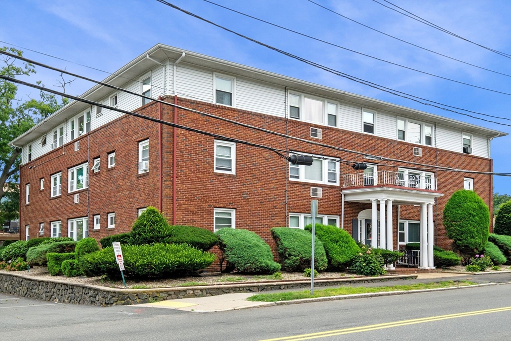 100 Magnolia Ave #22 in Lynn
