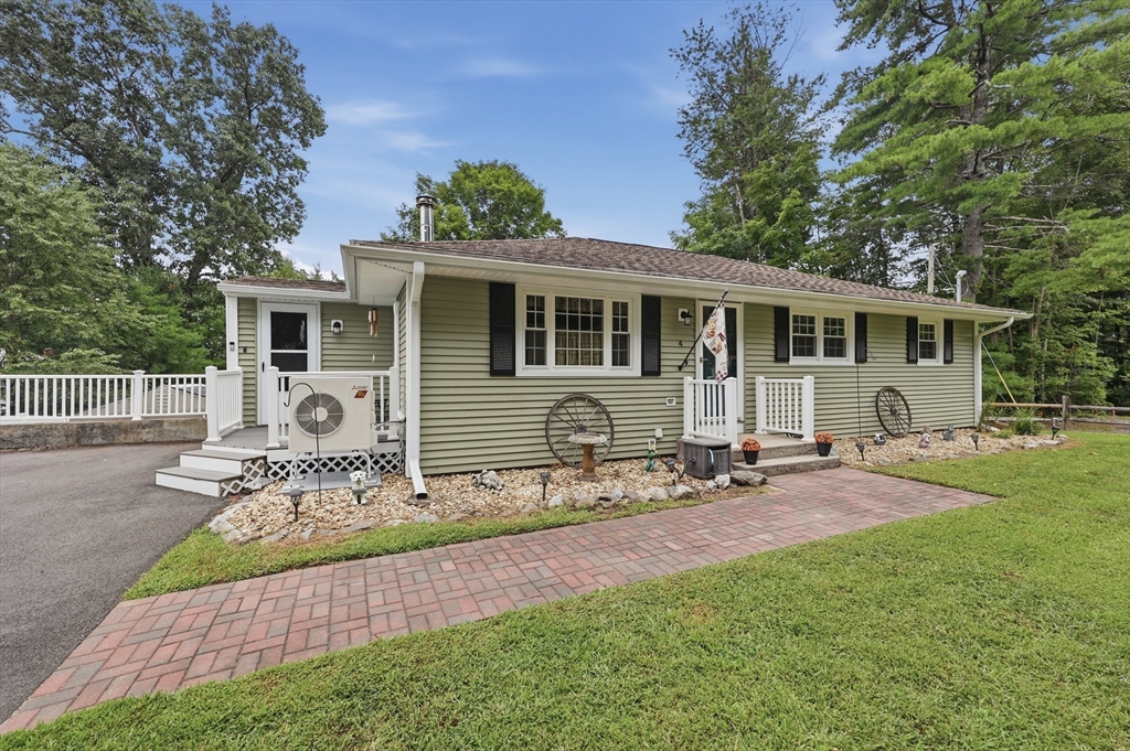 4 Olive Dr in Leominster