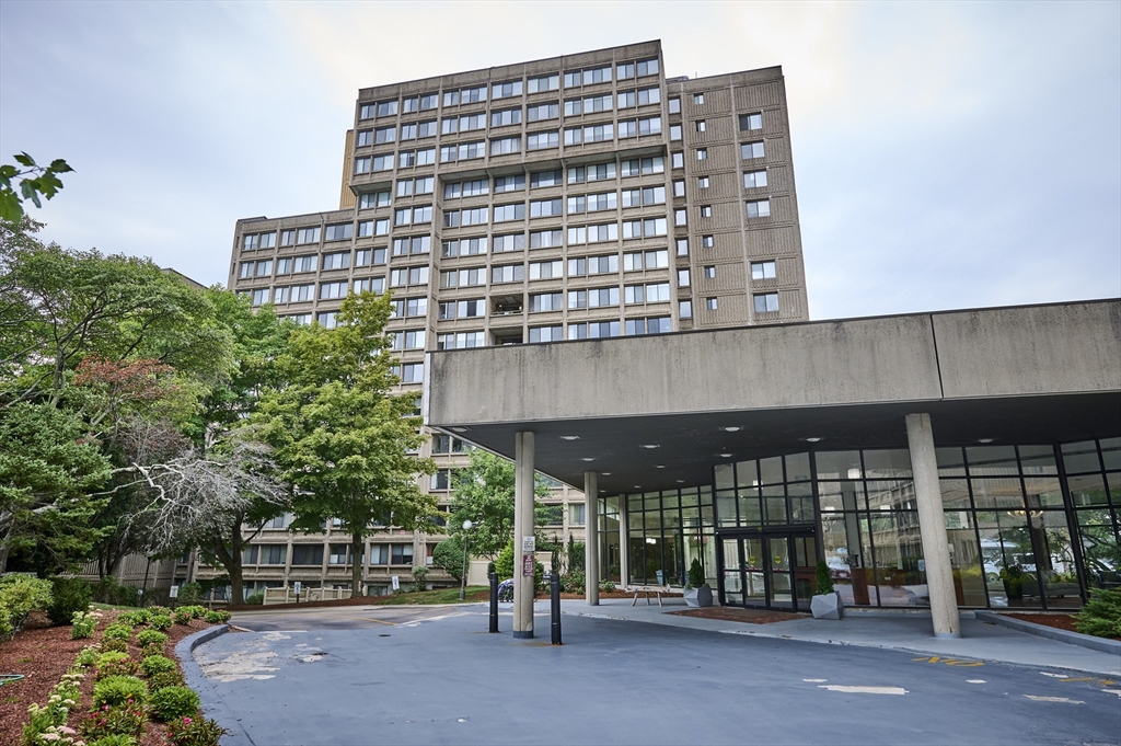 250 Hammond Pond Parkway #609S in Chestnut Hill
